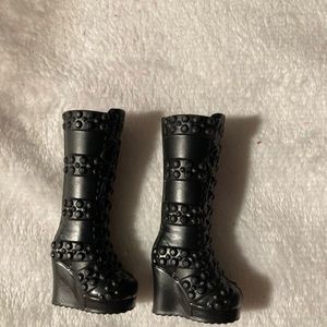 Createable World Fashion Tall Black Boots Shoes.